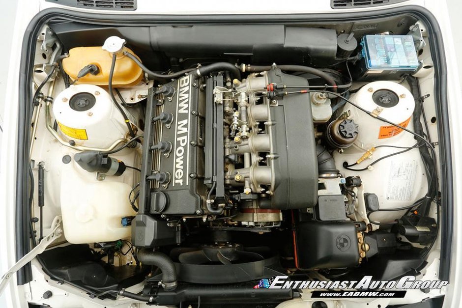 BMW M3 E30 cu 13.590 km la bord