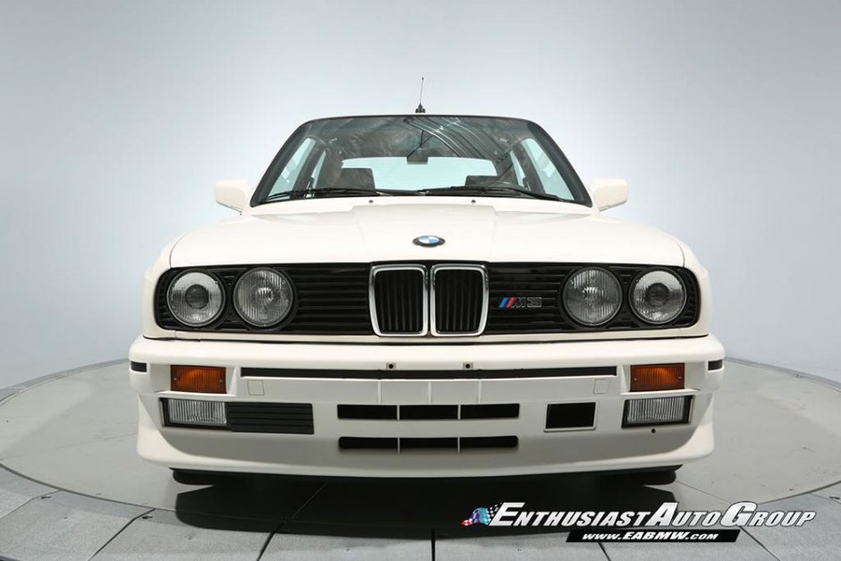 BMW M3 E30 cu 13.590 km la bord
