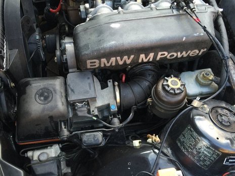 BMW M3 E30 cu 178.637 km la bord