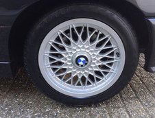 BMW M3 E30 cu 306.000 km la bord