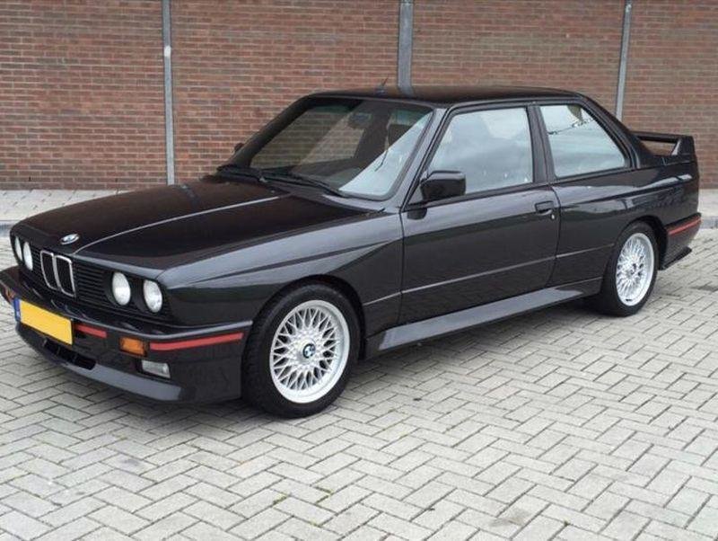 BMW M3 E30 cu 306.000 km la bord