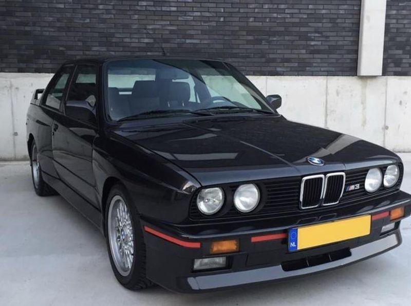 BMW M3 E30 cu 306.000 km la bord