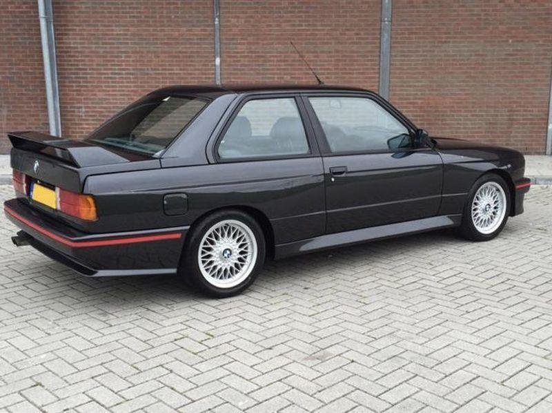 BMW M3 E30 cu 306.000 km la bord