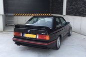 BMW M3 E30 cu 306.000 km la bord