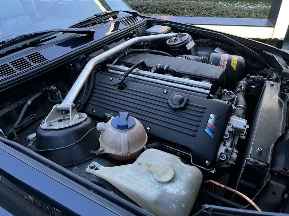 BMW M3 E30 cu motor de M3 E46