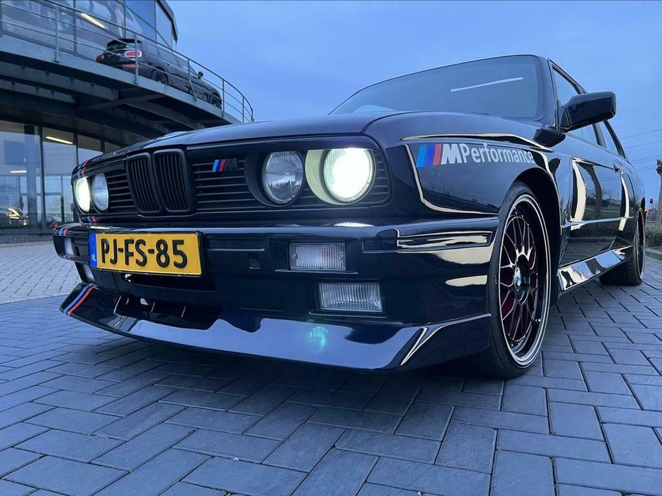 BMW M3 E30 cu motor de M3 E46