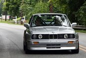 BMW M3 E30 cu motor V10 de 5.7 litri