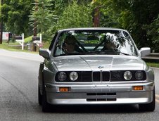 BMW M3 E30 cu motor V10 de 5.7 litri