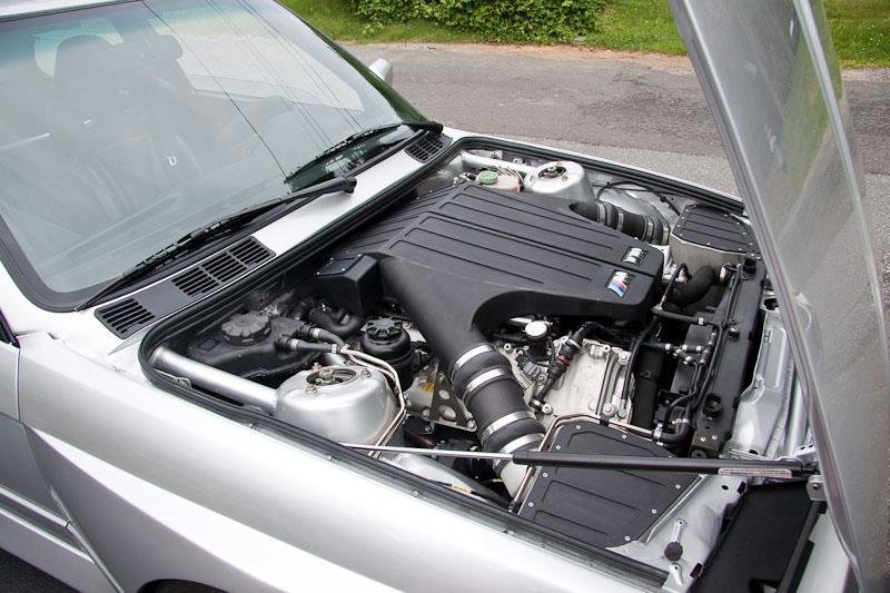 BMW M3 E30 cu motor V10 de 5.7 litri