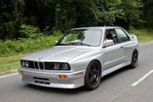 BMW M3 E30 cu motor V10 de 5.7 litri