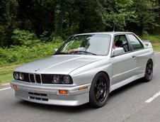 BMW M3 E30 cu motor V10 de 5.7 litri