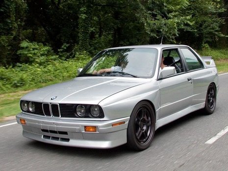 BMW M3 E30 cu motor V10 de 5.7 litri