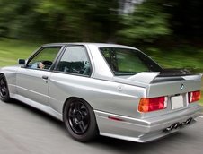 BMW M3 E30 cu motor V10 de 5.7 litri