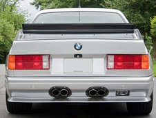 BMW M3 E30 cu motor V10 de 5.7 litri