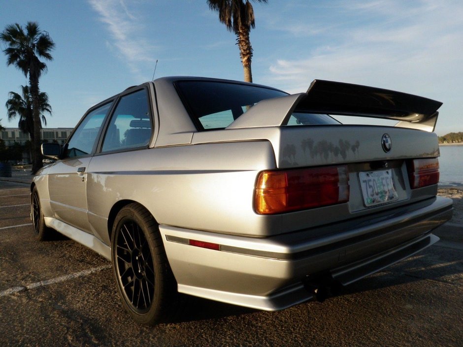 BMW M3 E30 cu motor V8