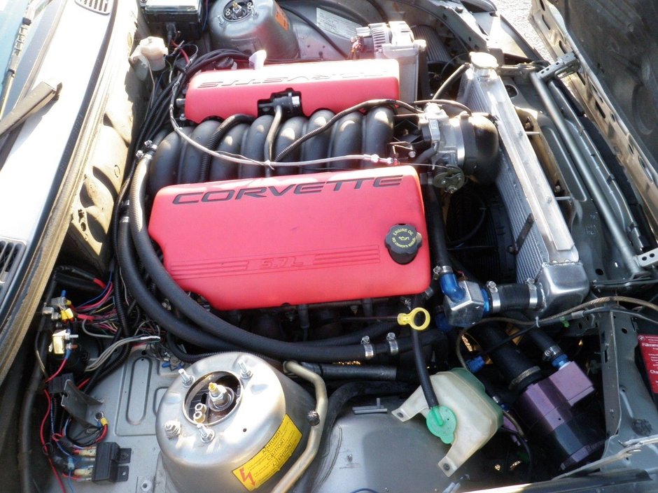 BMW M3 E30 cu motor V8