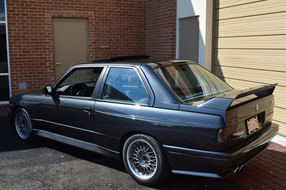 BMW M3 E30 din 1988 de vanzare