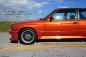 BMW M3 E30 in Valencia Orange