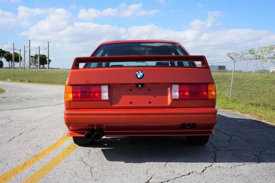 BMW M3 E30 in Valencia Orange