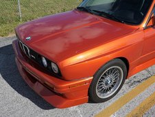 BMW M3 E30 in Valencia Orange