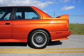 BMW M3 E30 in Valencia Orange