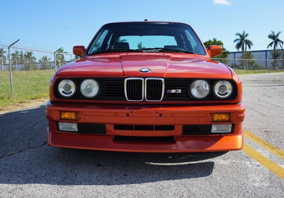 BMW M3 E30 in Valencia Orange