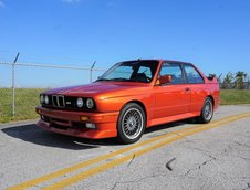 BMW M3 E30 in Valencia Orange