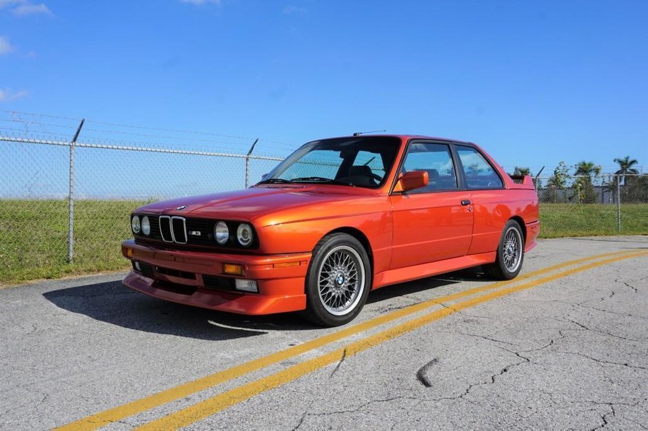 BMW M3 E30 in Valencia Orange