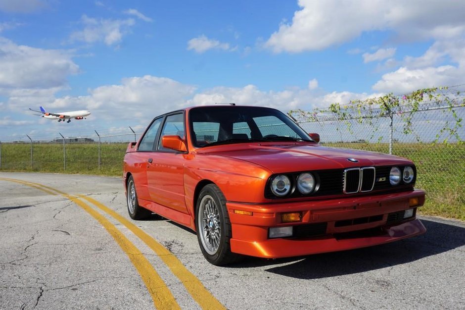 BMW M3 E30 in Valencia Orange