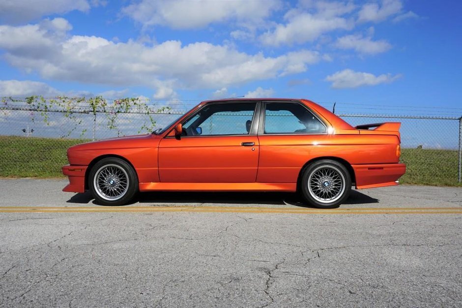 BMW M3 E30 in Valencia Orange