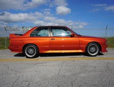 BMW M3 E30 in Valencia Orange