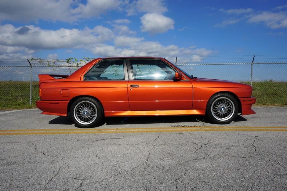 BMW M3 E30 in Valencia Orange