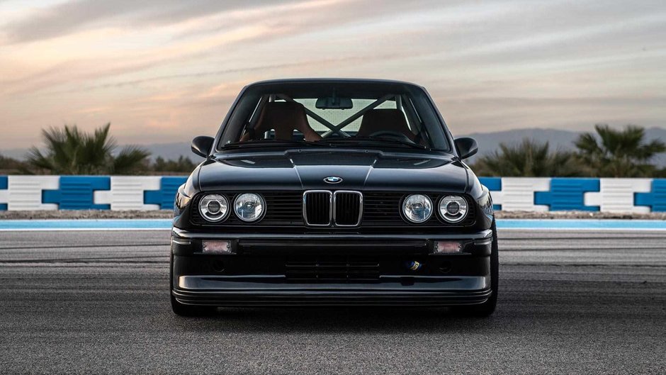 BMW M3 E30 restomod Redux