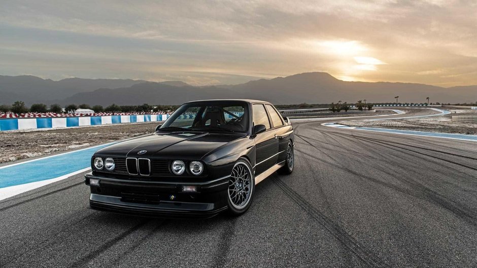 BMW M3 E30 restomod Redux