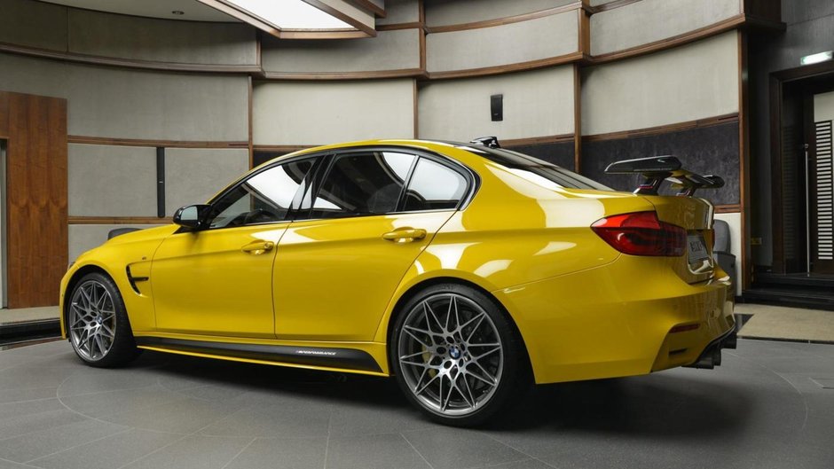 BMW M3 in nuanta Speed Yellow