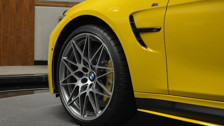 BMW M3 in nuanta Speed Yellow