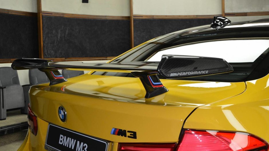 BMW M3 in nuanta Speed Yellow