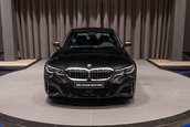 BMW M340i cu interior din piele albastra