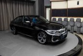 BMW M340i cu interior din piele albastra