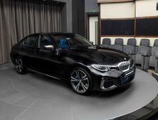 BMW M340i cu interior din piele albastra