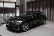 BMW M340i cu interior din piele albastra