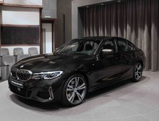 BMW M340i cu interior din piele albastra