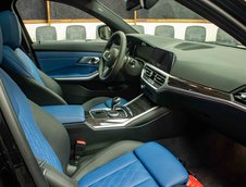 BMW M340i cu interior din piele albastra