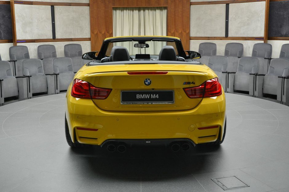 BMW M4 Convertible in nuanta Speed Yellow