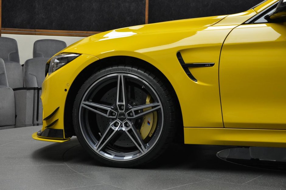 BMW M4 Convertible in nuanta Speed Yellow