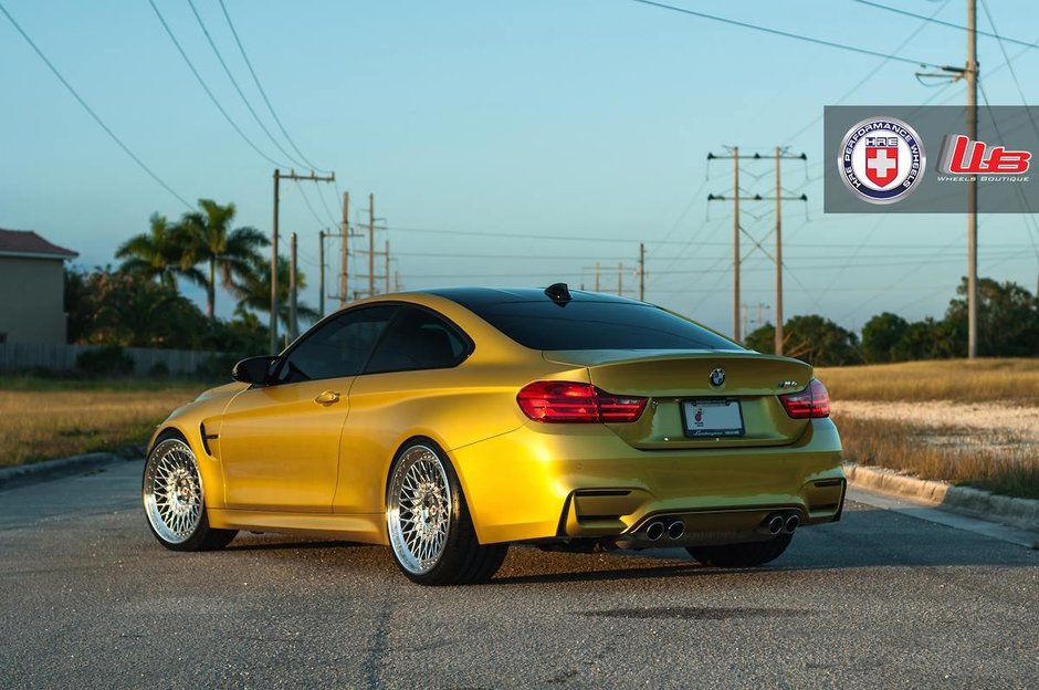 BMW M4 cu jante clasice