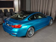 BMW M4 in Atlantis Blue