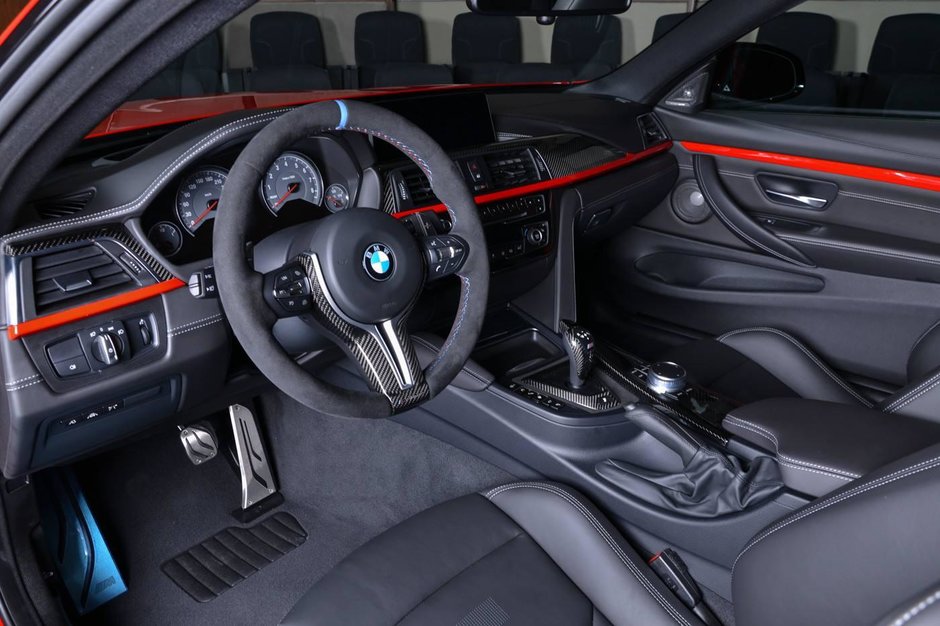 BMW M4 in nuanta Ferrari Red