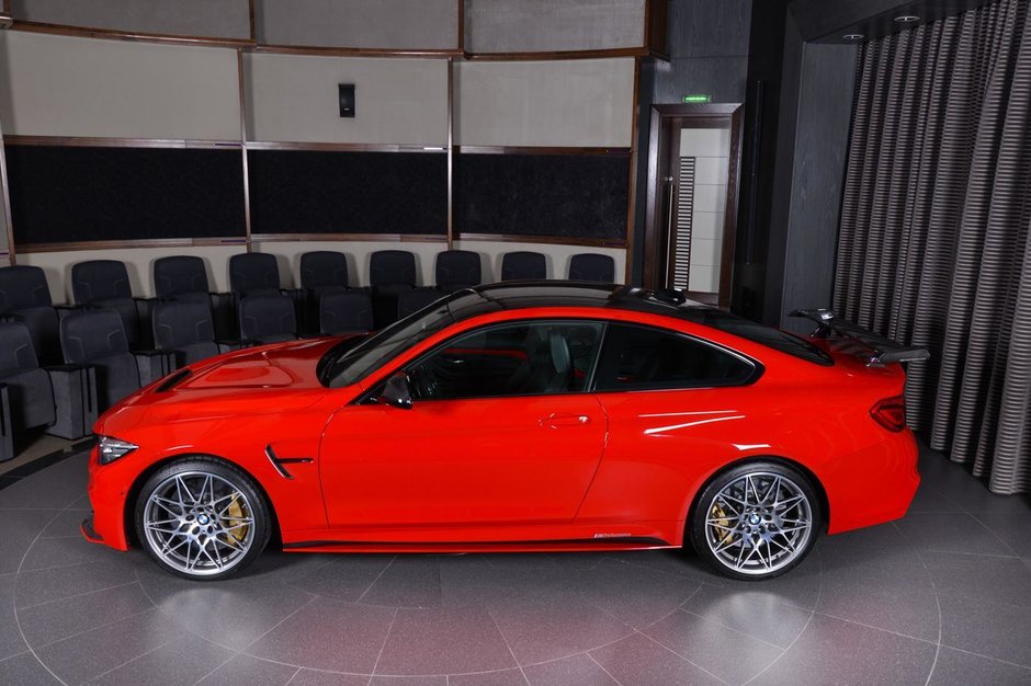 BMW M4 in nuanta Ferrari Red