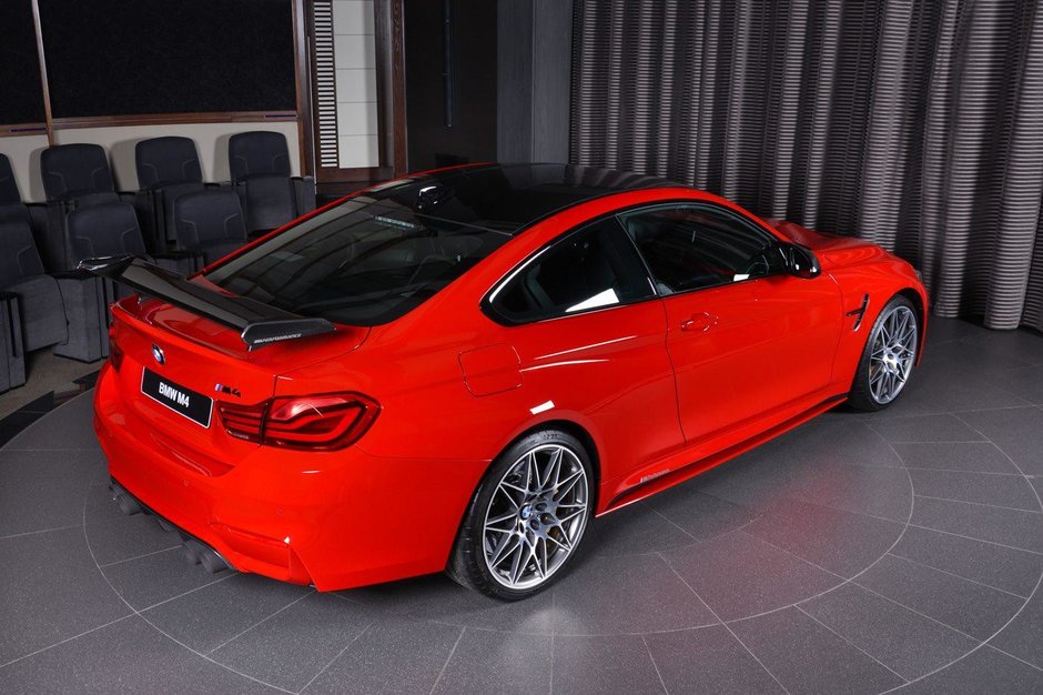 BMW M4 in nuanta Ferrari Red